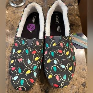 TOMS NWT Christmas lights